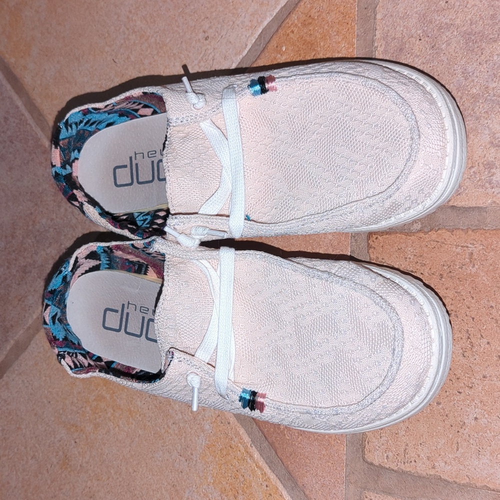Hey Dude Boho Aztec Pink Size 10 NWOT